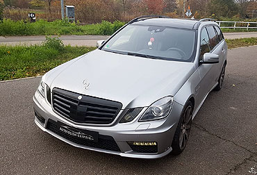 Mercedes Benz E-Klasse AMG in black brushed